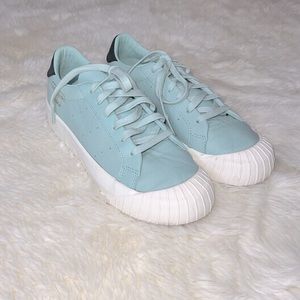 Adidas Everyn Classic Sneakers